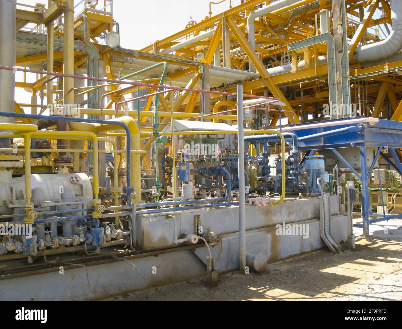 Oil and Gas facility in Egypt, vessels and pipework Stock Photo Alamy