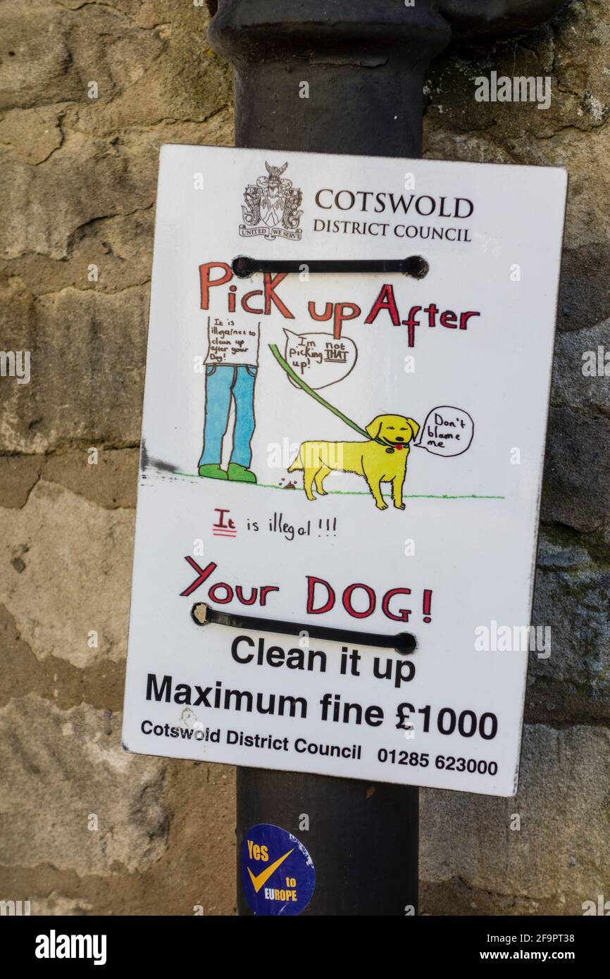 Sign asking people to clean after dog with warning of maximun £1000 penalty by Cotswold District Council, Tetbury, Gloucestershire Stock Photo
