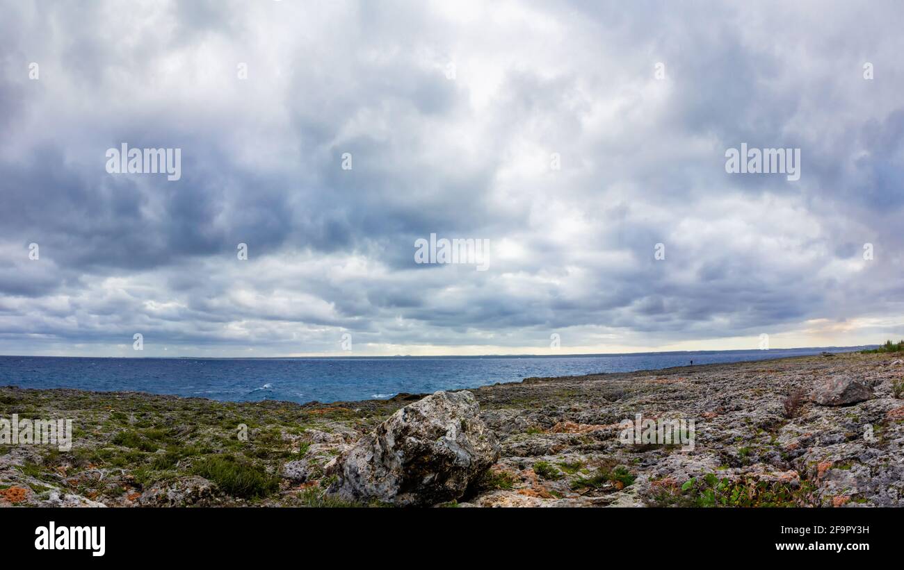 Calm ocean surface rocky beach hi-res stock photography and images - Alamy