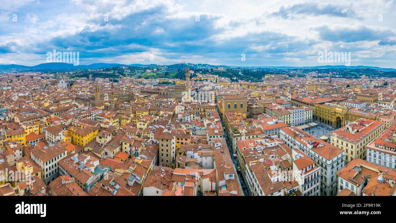 Panoramatic view of the italian city Florence including the piazza della repubblica, basilica di santa croce, palazzo vecchio and palazzo Pitti. Stock Photo