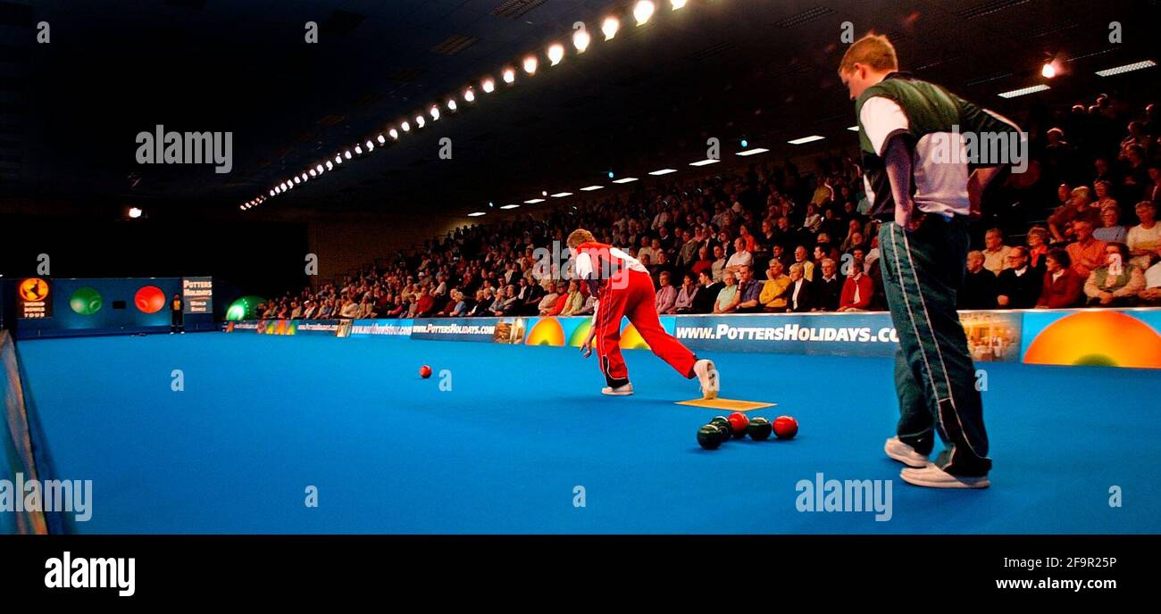 WORLD INDOOR BOWLS AT THE POTTERS LEISURE RESORT 17/1/2002 TONY ALLCOCK