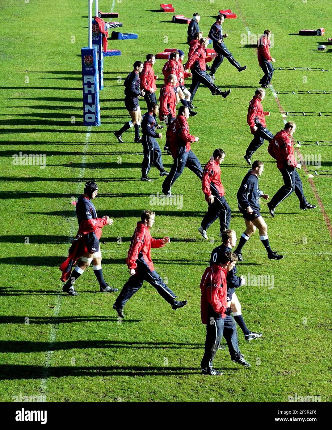 RUGBY ENGLAND TRAINING AT PENNYHILL PARK HOTEL FOR SATURDAYS MATCH WITH OZ 13/11/2002  PICTURE DAVID ASHDOWNRUGBY Stock Photo