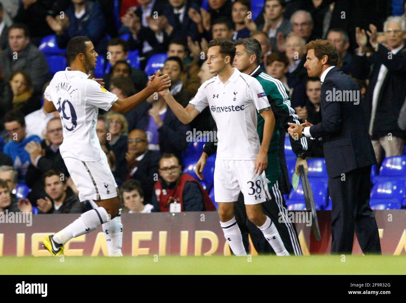 09 12 London England Mouusa Dembele Of Tottenham Hotspur And Ryan Mason Coming On For His First Time For Spurs During The Europa League Group J Match Between Tottenham Hotspur And Ss Lazio