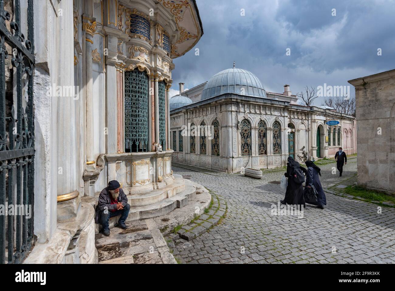 Eyup Sultan Mosque Complex in Istanbul, Turkey Stock Photo Alamy