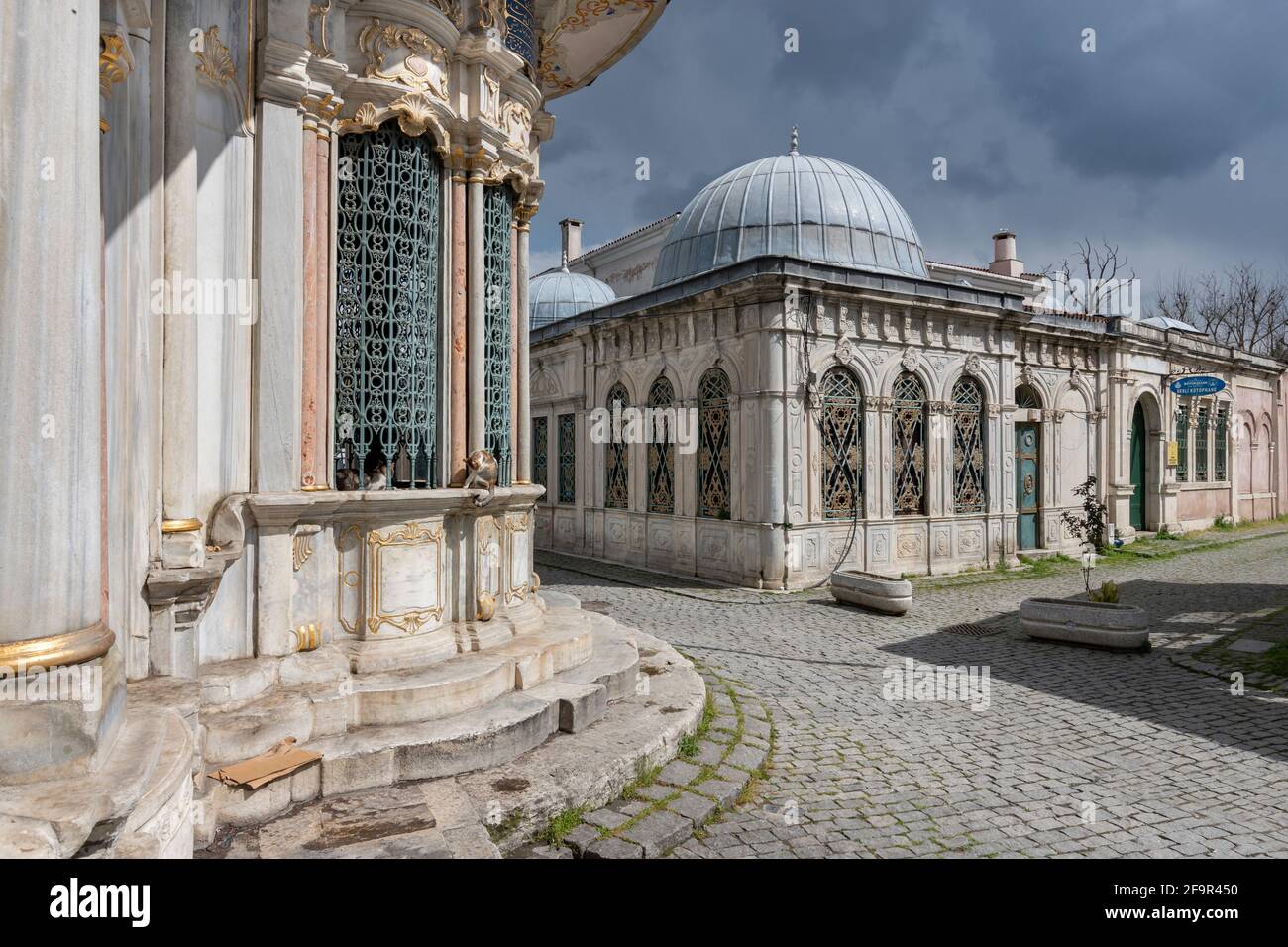 Eyup Sultan Mosque Complex in Istanbul, Turkey Stock Photo Alamy