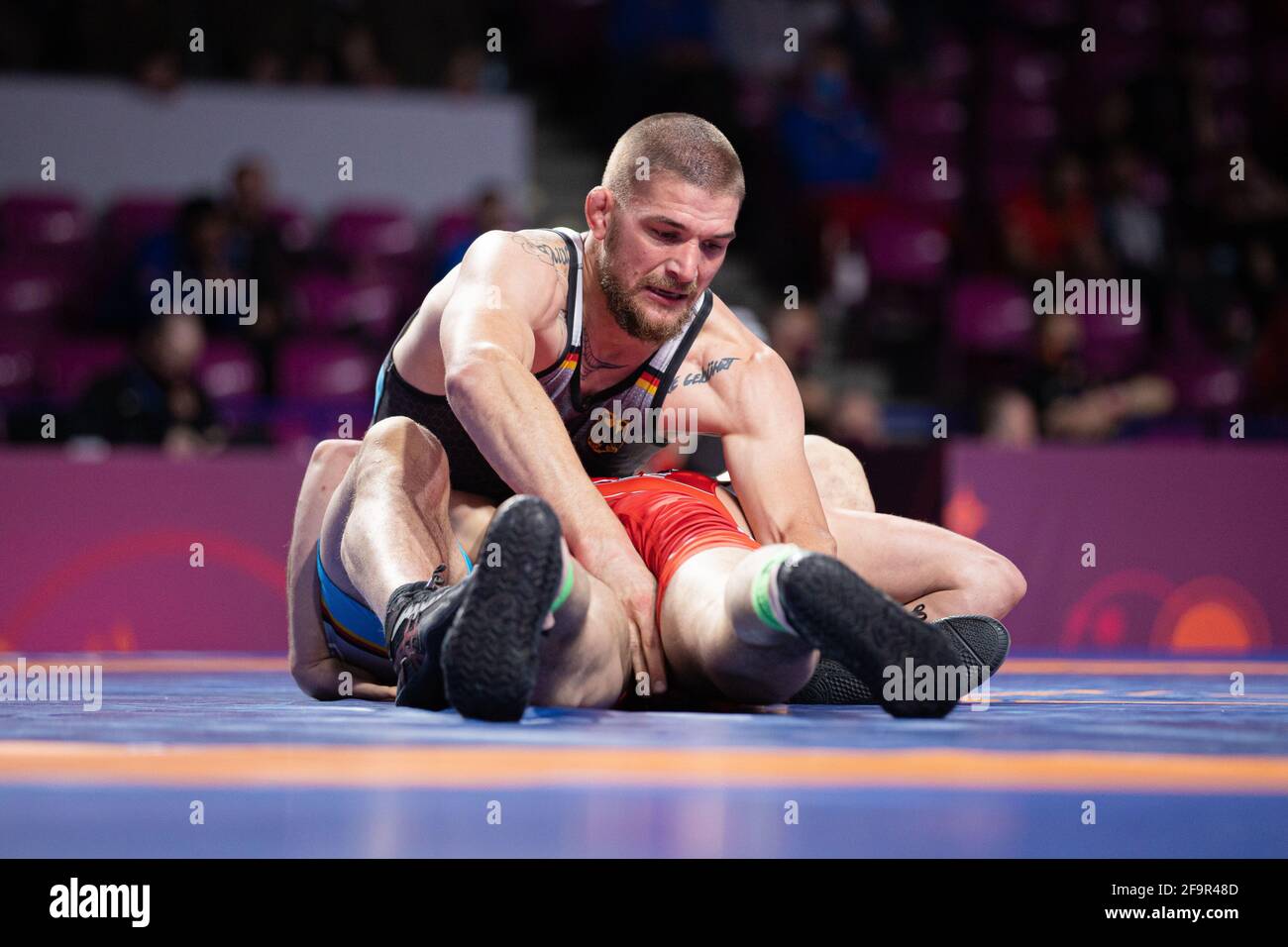 Wrestlers wrestling mat hires stock photography and images Alamy