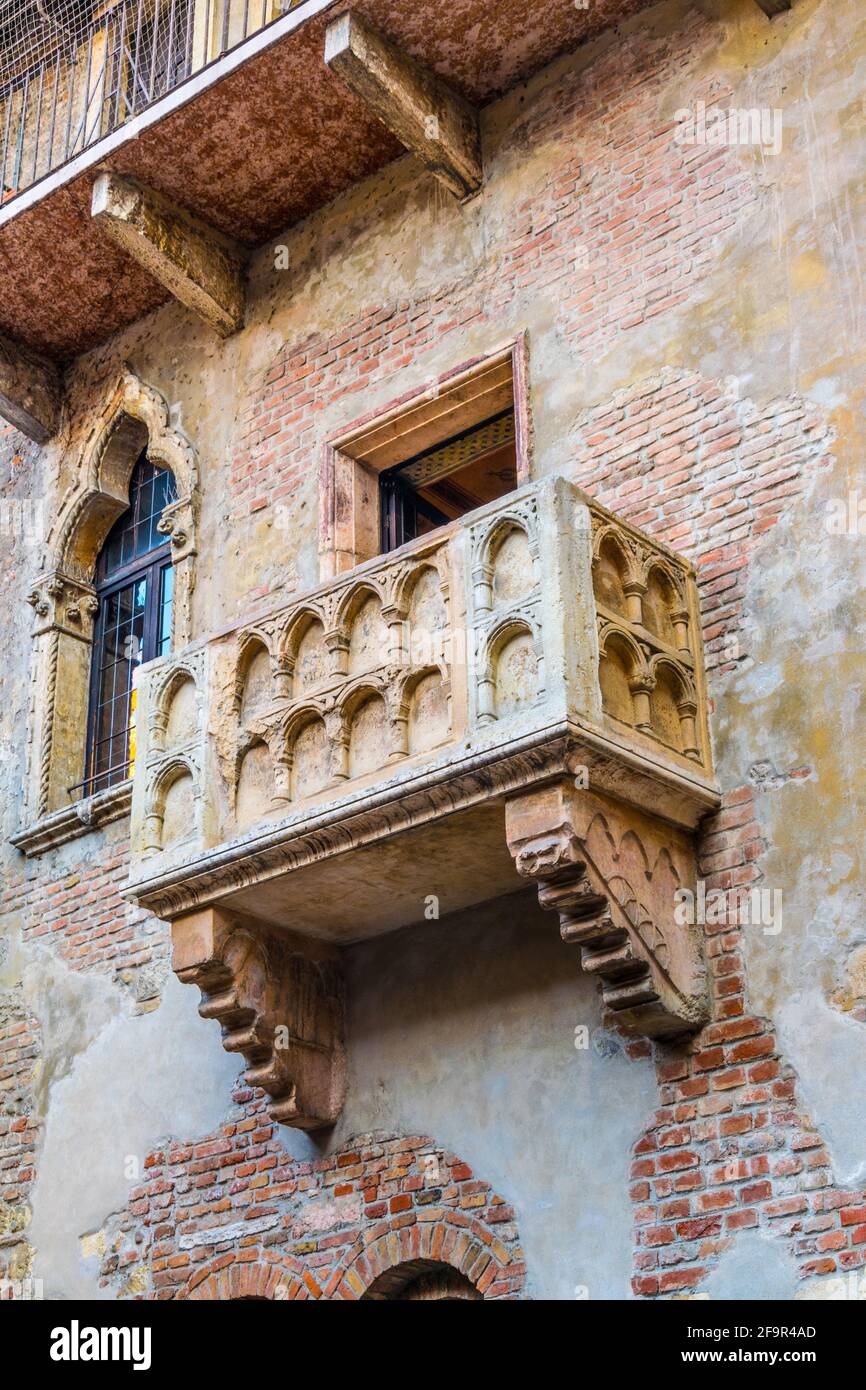 Romeo and Juliet balcony in Verona, Italy Stock Photo - Alamy