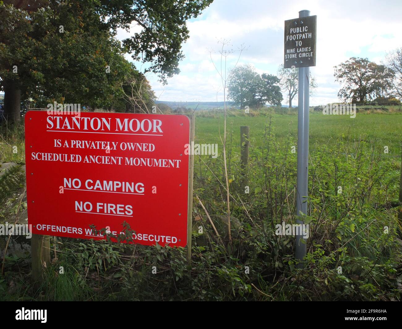 An often-ignored sign at the entrance to Stanton Moor in Derbyshire Peak District saying that camping and fires on the moor are forbidden Stock Photo