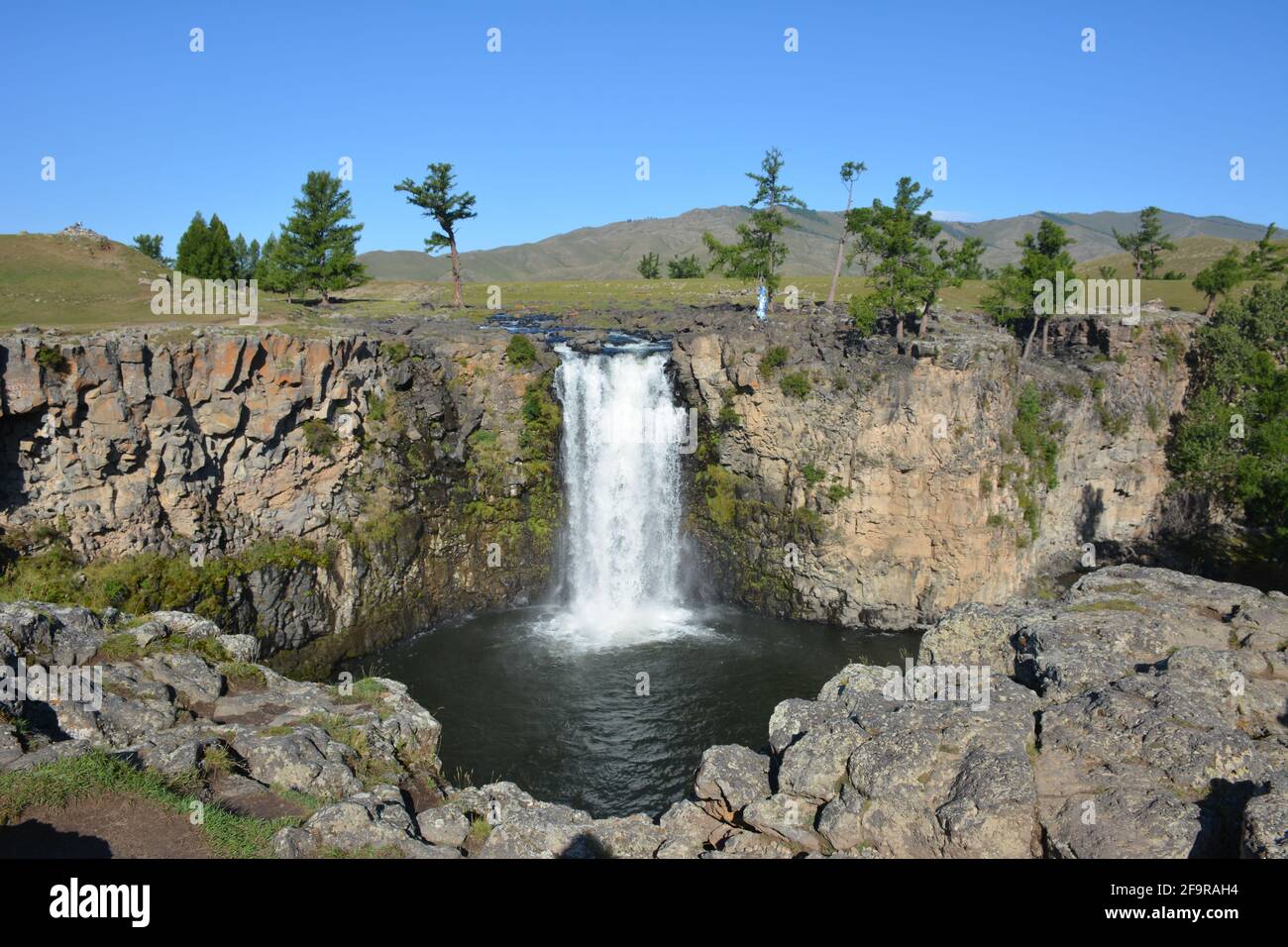 the-red-waterfall-also-known-as-ulaan-tsutgalan-on-the-orkhon-river-in
