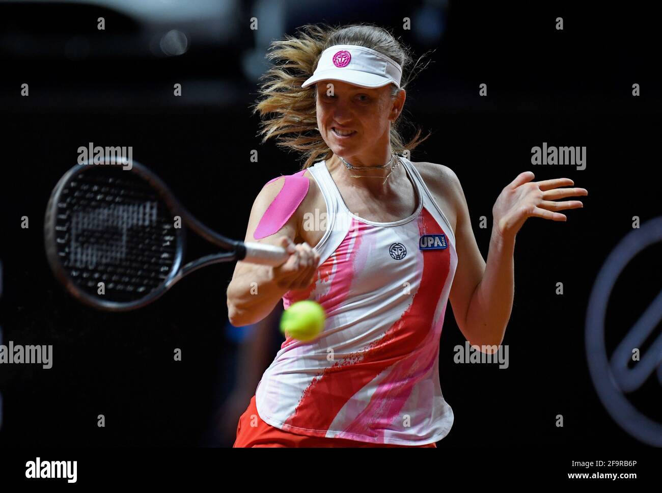 Stuttgart, Germany. 20th Apr, 2021. Tennis: WTA Tour - Stuttgart, Doubles,  Women, 1st Round: Mona Barthel vs. Siegemund (both Germany) Credit: Thomas  Kienzle/AFP/Pool/dpa/Alamy Live News Stock Photo - Alamy