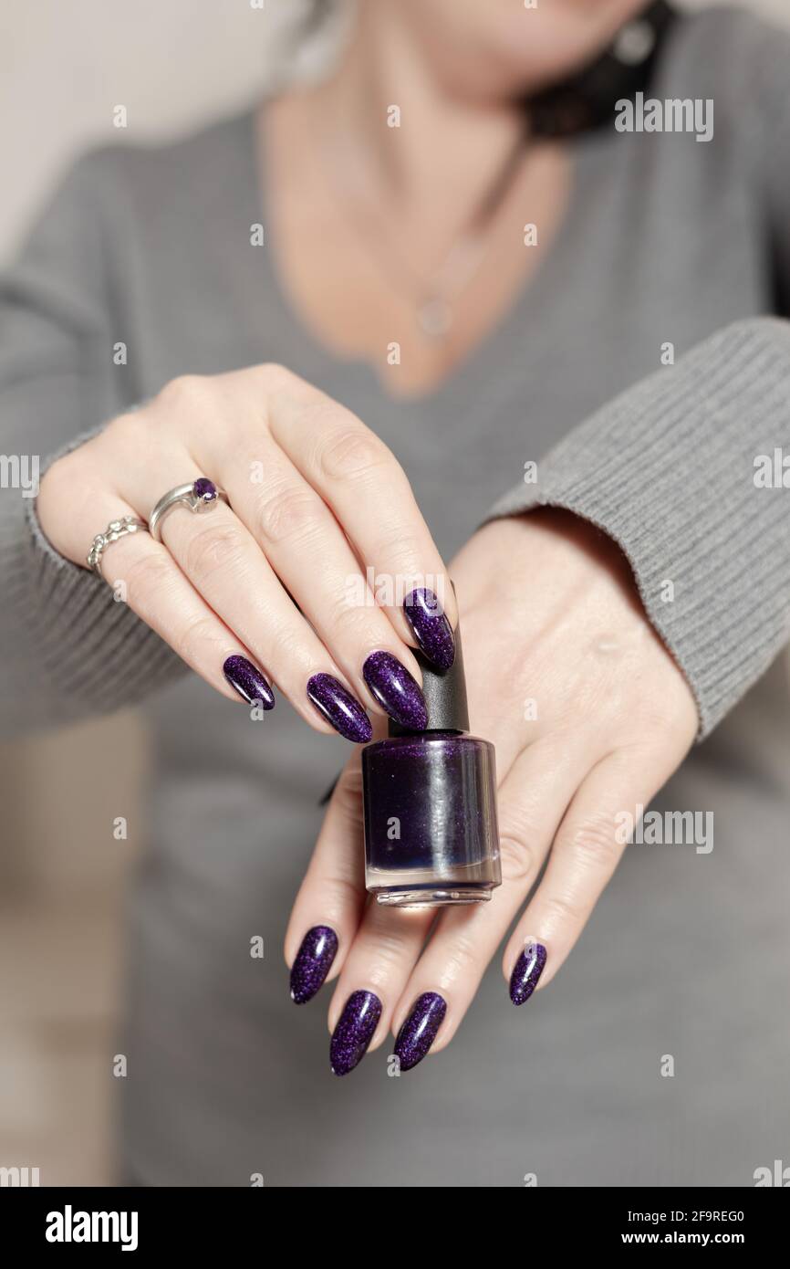 15 Stunning Luxe Looks for Dark Purple Nails You Will Adore