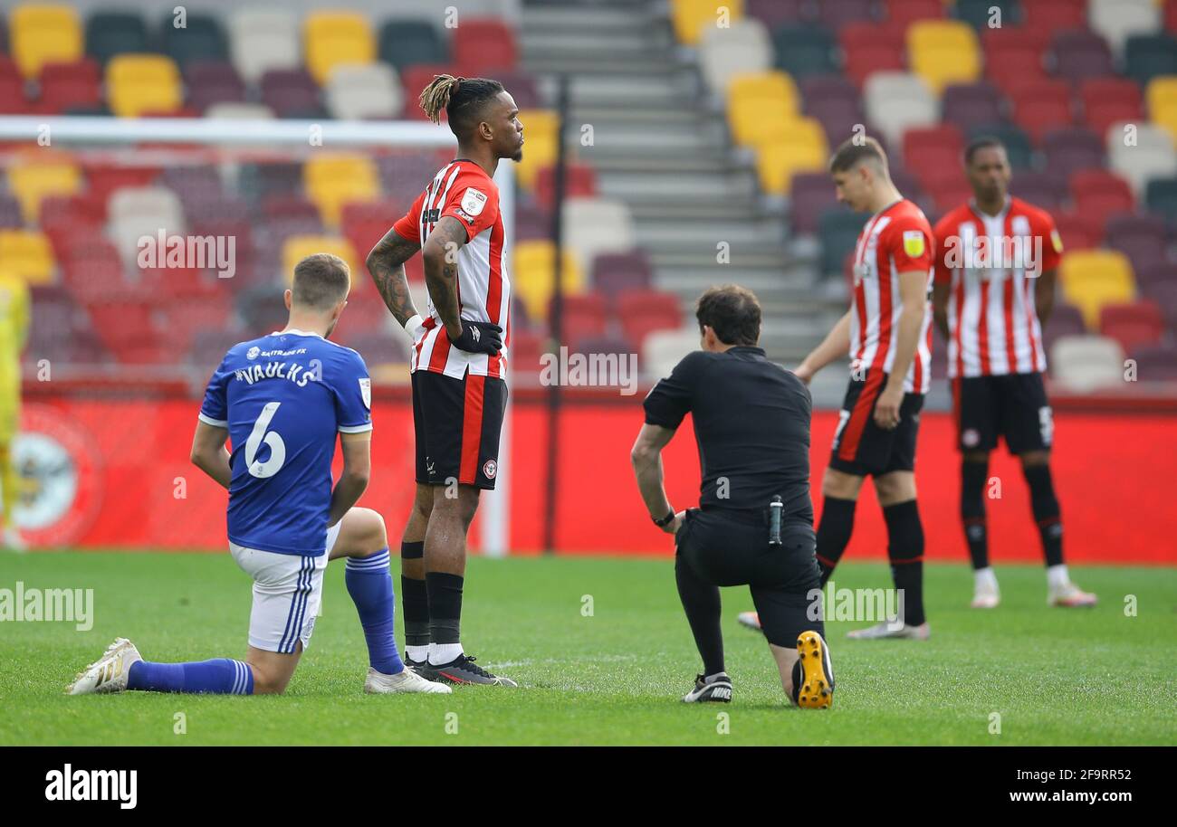 Brentford, London, England, 20th April 2021. Ivan Toney of Brentford stand tall as Will Vaulks of Cardiff City takes a knee, both players in support of anti rascism  causes during the Sky Bet Championship match at Brentford Community Stadium, London. Picture credit should read: David Klein / Sportimage Credit: Sportimage/Alamy Live News Stock Photo
