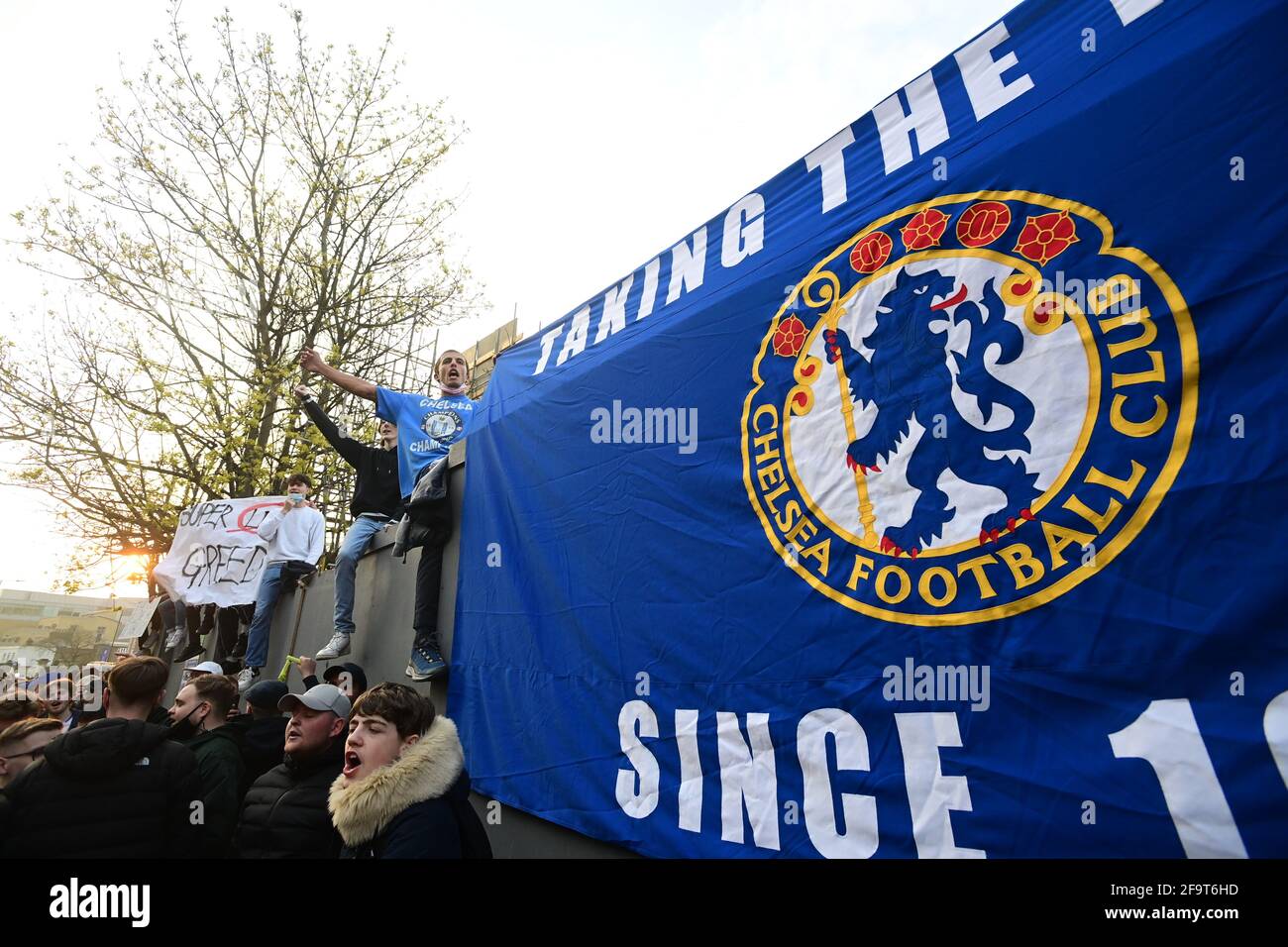 Pride Of London Mod Stamford Bridge Sweatshirt CFC-Blues Shop - Tiotee