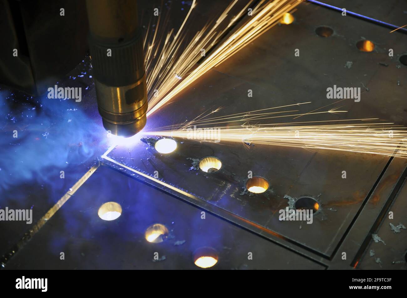 Metal cutting. Technological process of cutting sheet metal with a