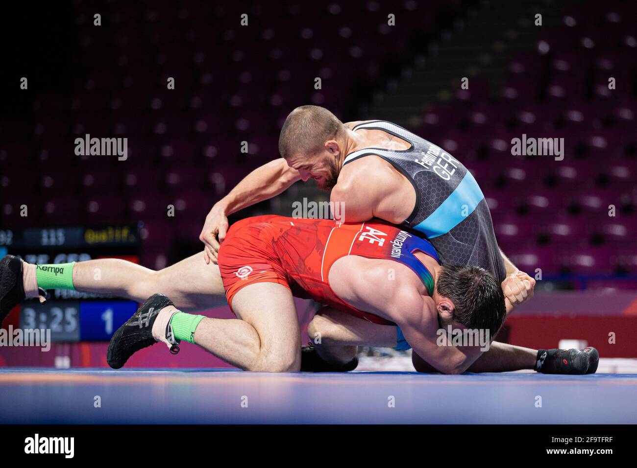 Wrestlers wrestling mat hires stock photography and images Alamy