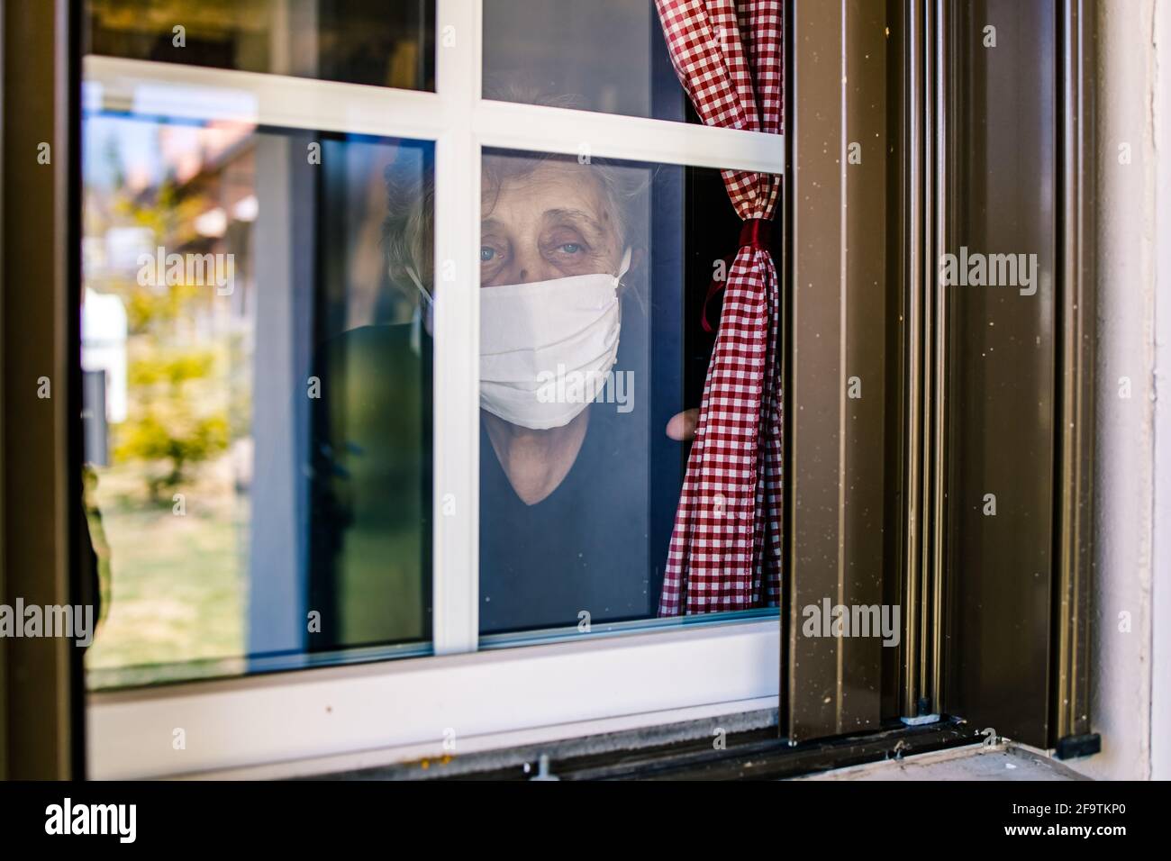 Elderly woman wearing a mask hi-res stock photography and images - Alamy
