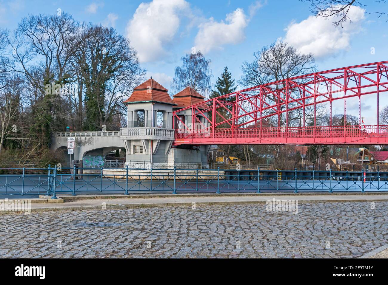 Steel truss bridge snow hi-res stock photography and images - Alamy