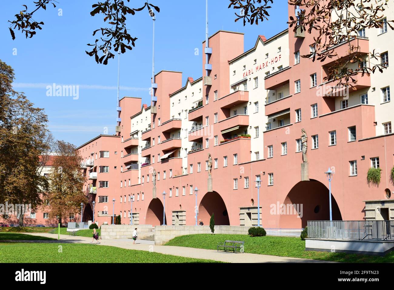 Residential building in vienna hi-res stock photography and images - Page  15 - Alamy