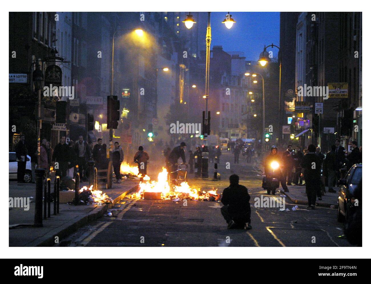 London Mayday Demonstrations May 2001Protestors set fire to rubbish at Oxford Circus during the evening Stock Photo