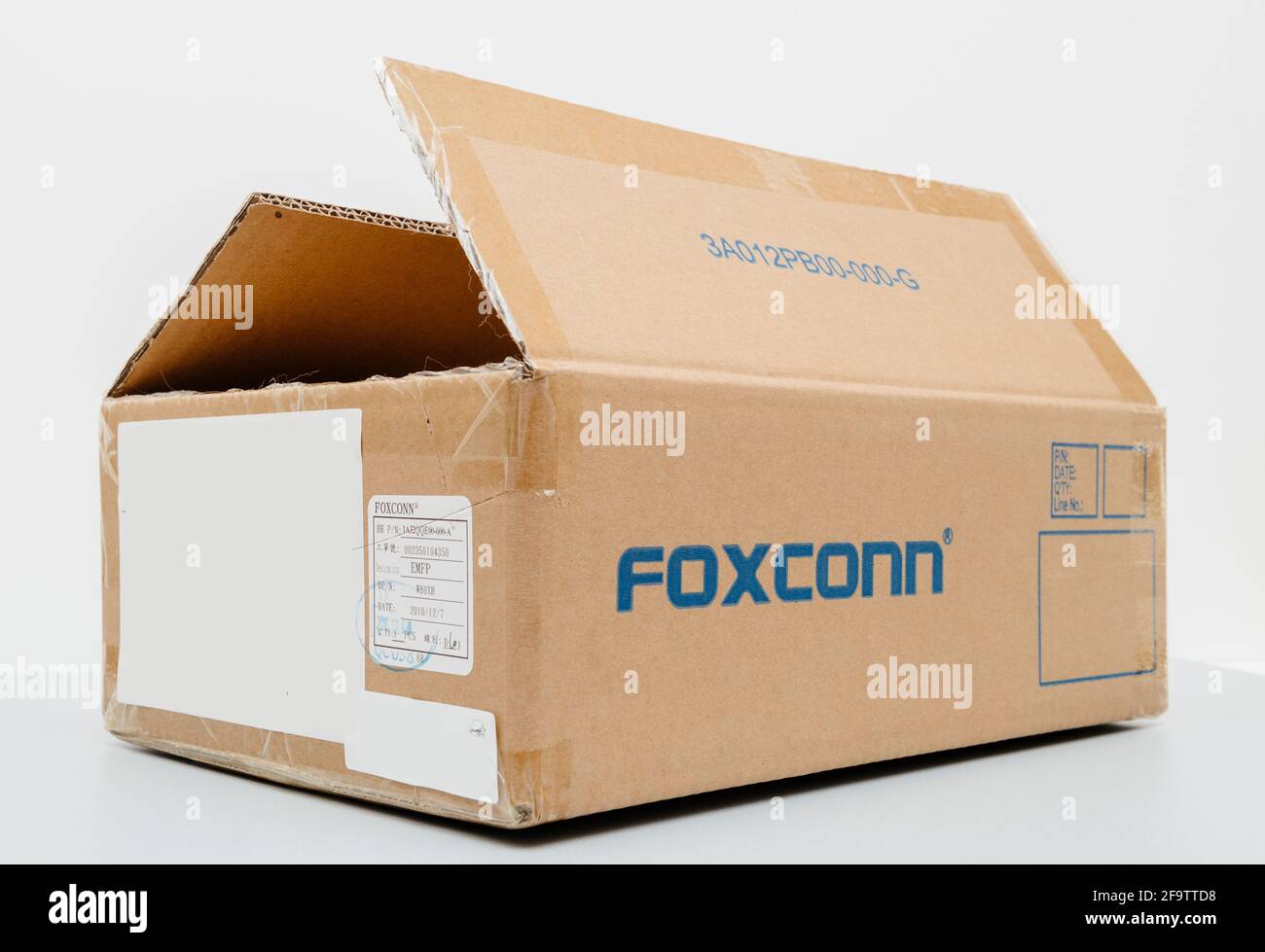 Side view of Foaxconn cardboard parcel with spare parts for Workstation Stock Photo