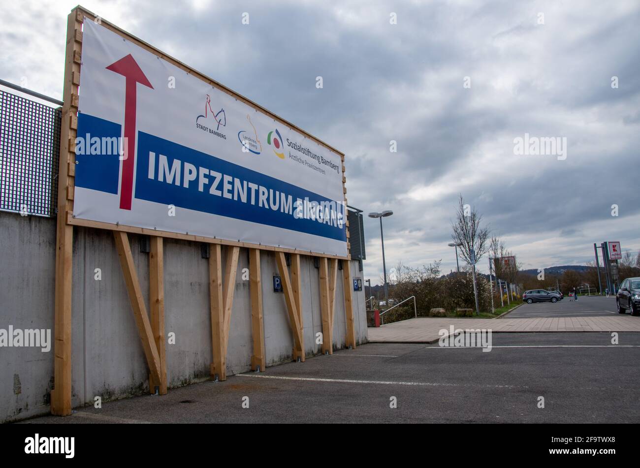 Bamberg, Germany - 10.4.2021. A large sign with the inscription Vaccination Centre Entrance points the way to the Vaccination Centre. High quality pho Stock Photo