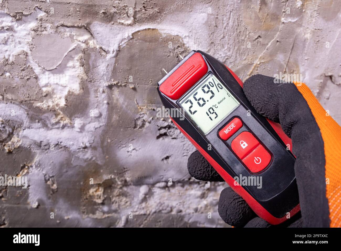 Electronic hygrometer for taking measurements. Accessories for