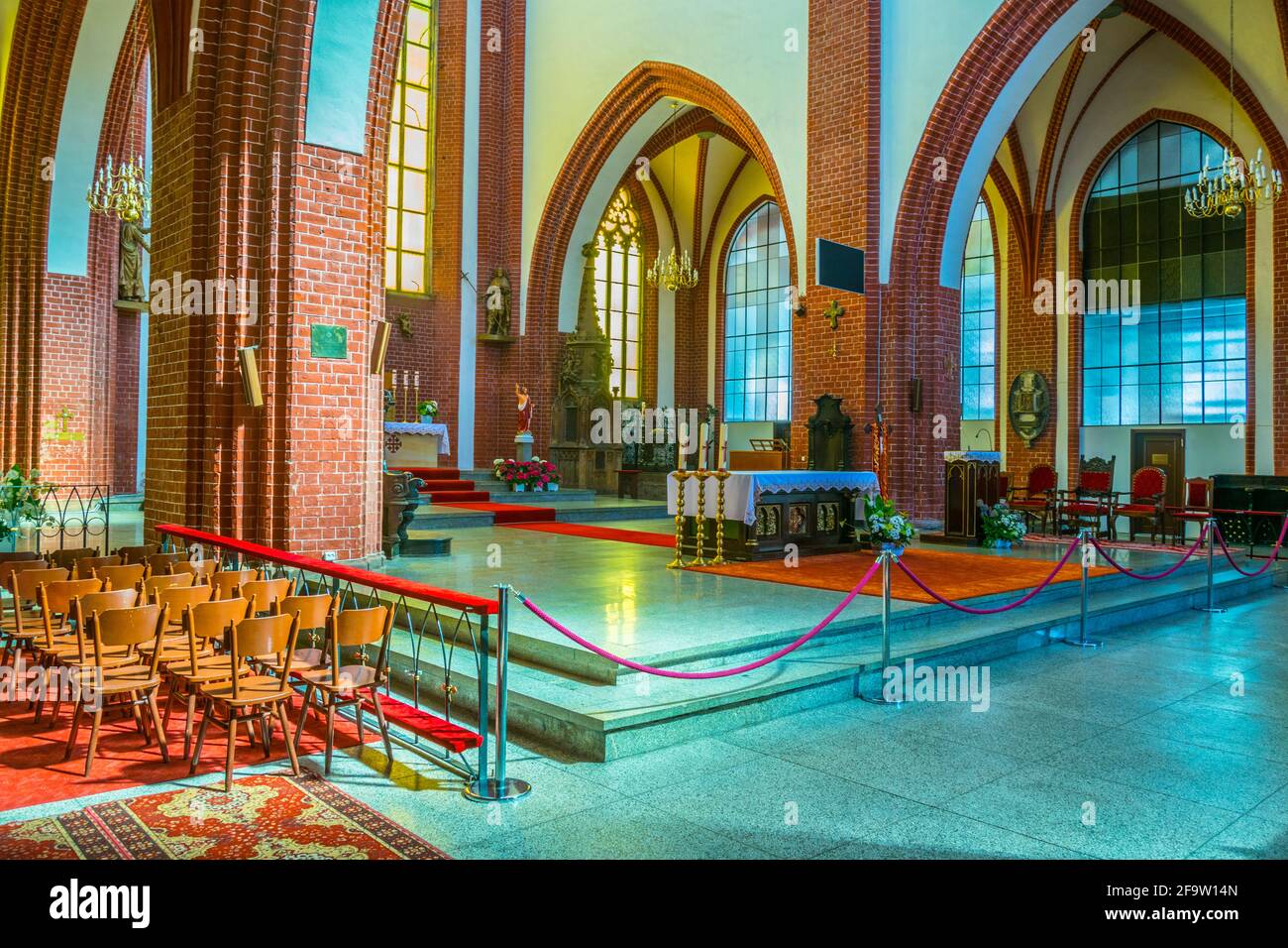 St mary magdalene church interior hi-res stock photography and images ...