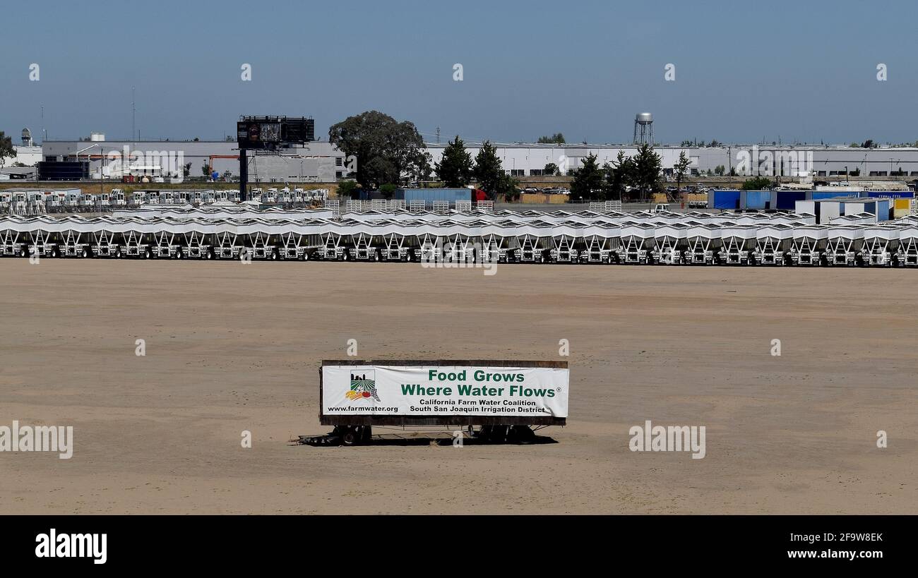 California Farm Water Coalition, South San Joaquin Irrigation District's, Food Grows where Water Flows, billboard on side of a truck trailer parked within view of a California Highway Stock Photo