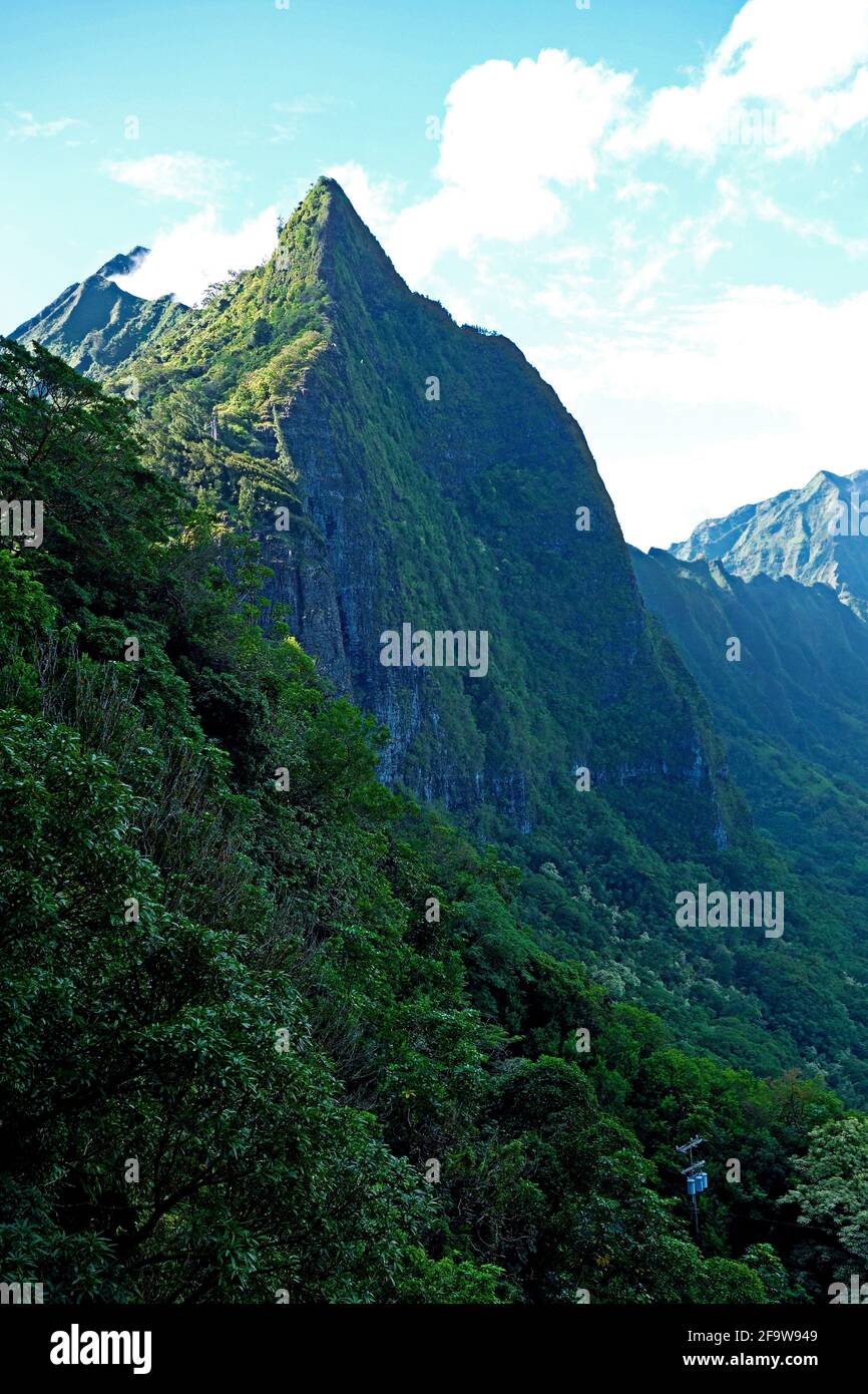 Shot beautiful green mountain hi-res stock photography and images - Alamy
