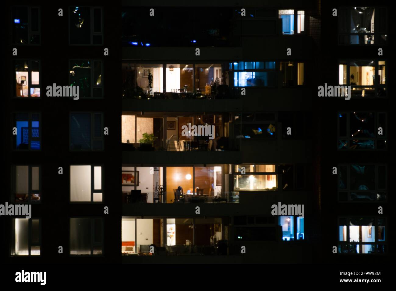 Santiago, Metropolitana, Chile. 20th Apr, 2021. Front view of a building in full quarantine in Santiago, Chile. This week the Metropolitan region enters its 4th week of total quarantine due to the second wave of the pandemic. Credit: Matias Basualdo/ZUMA Wire/Alamy Live News Stock Photo