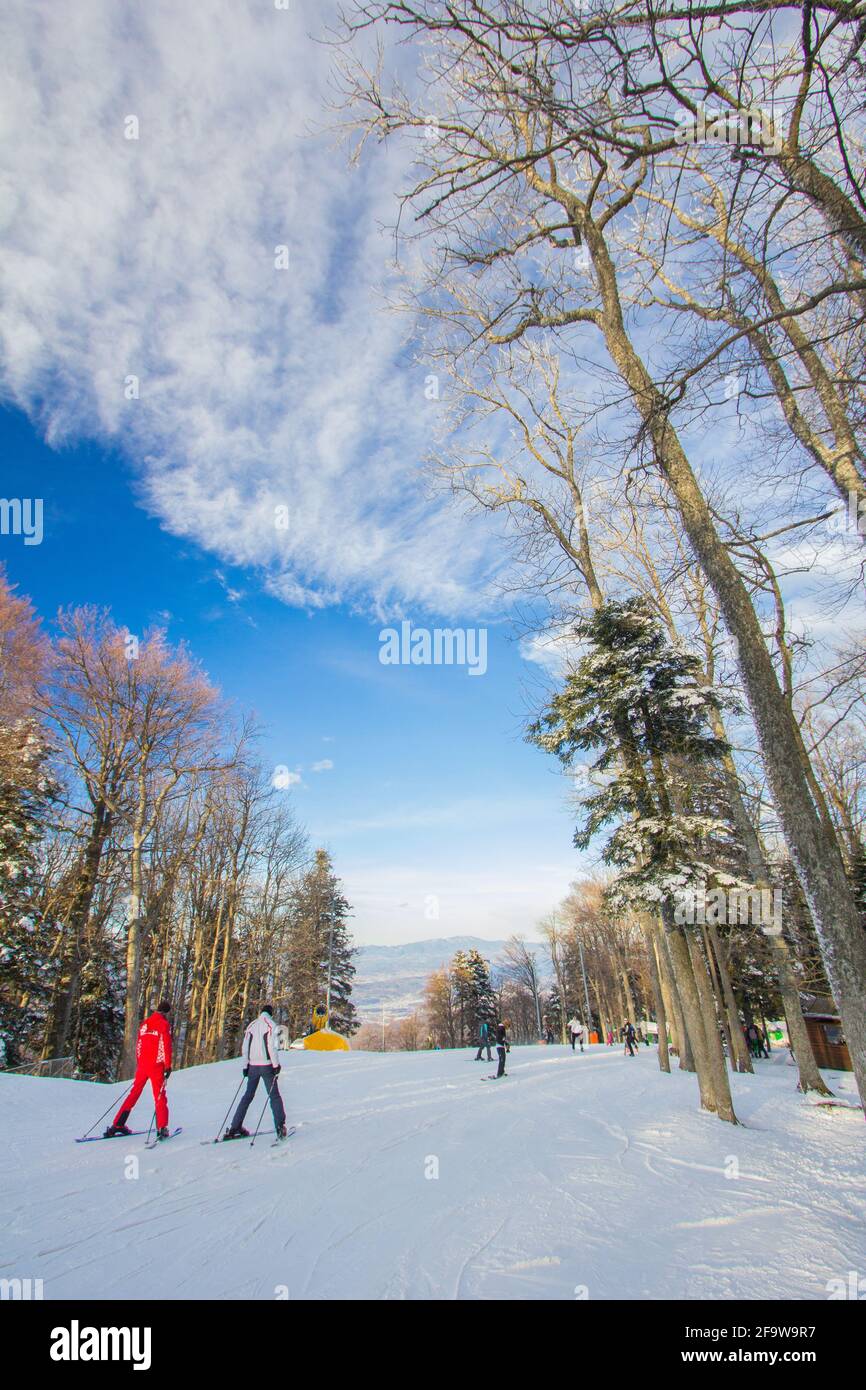 Skiers on ski piste hi-res stock photography and images - Alamy