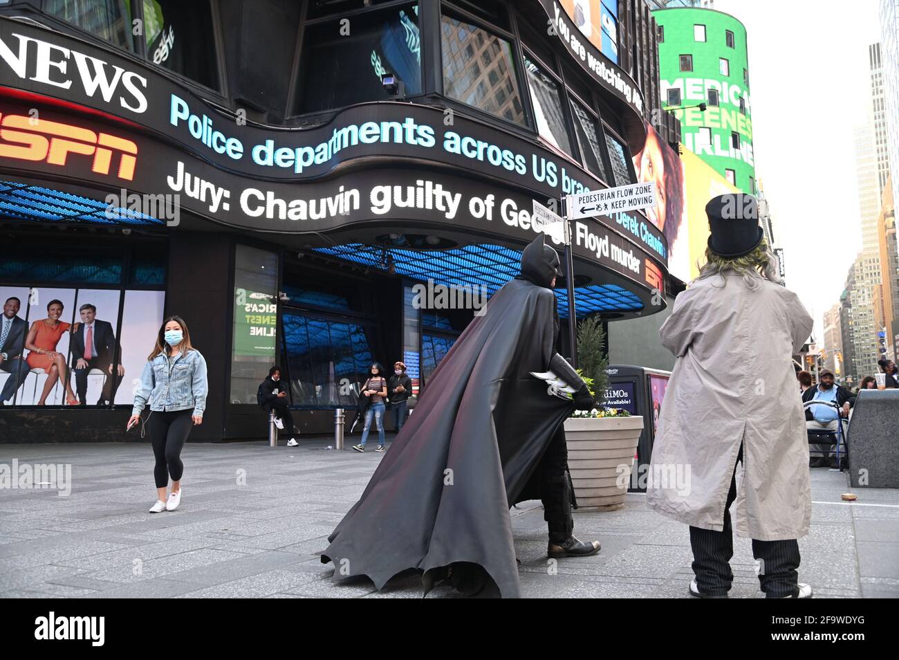 Times square news zipper hi-res stock photography and images - Alamy