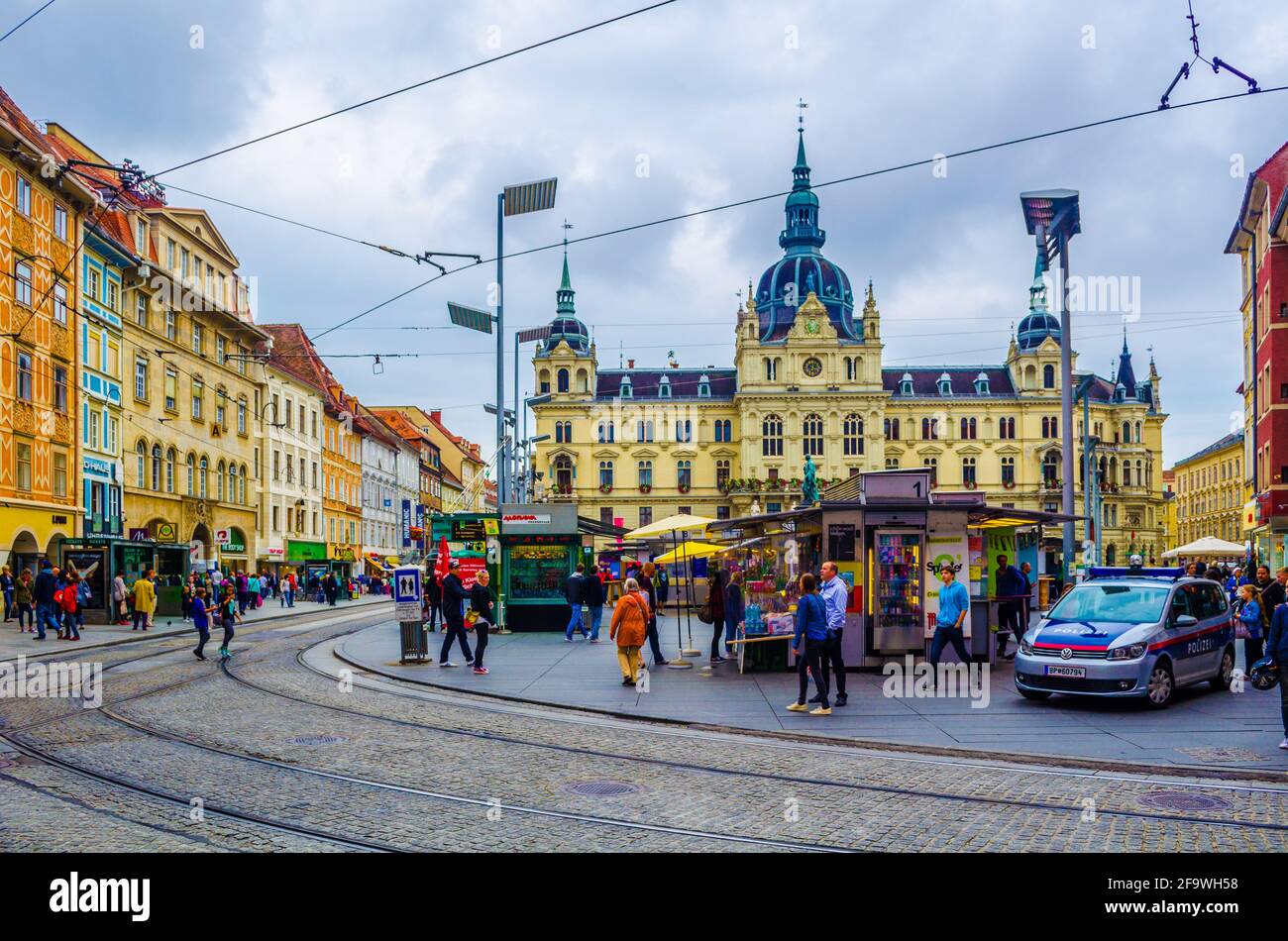 Erzherzog johann fountain monument hi-res stock photography and images ...