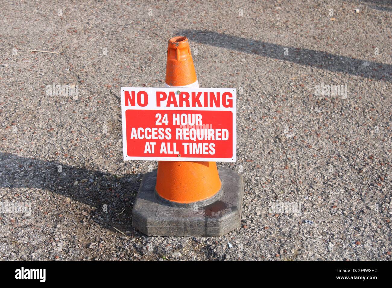 No parking 24 hour access required at all times sign attached to a traffic cone Stock Photo