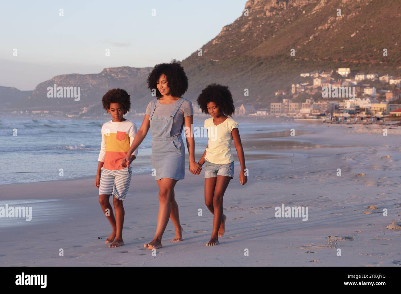 African children holding hands hi-res stock photography and images - Alamy