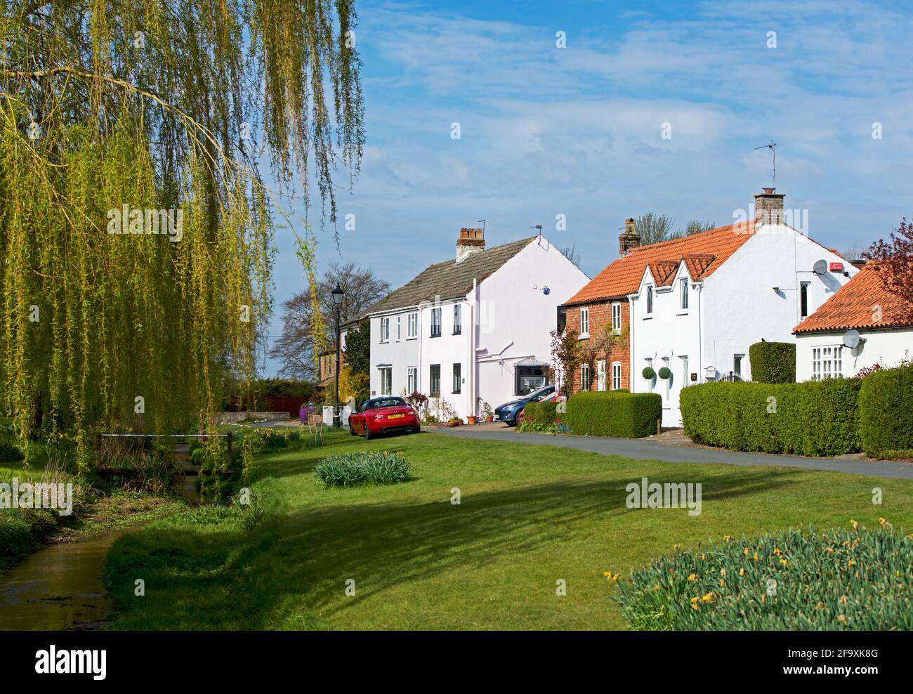 Willow houses hi-res stock photography and images - Alamy