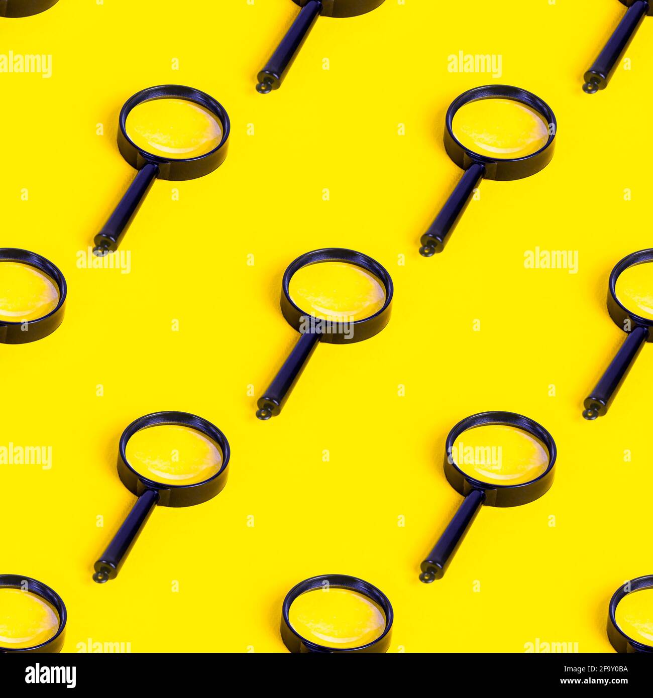Magnifying glass repeat seamless pattern on light yellow background. Stock Photo