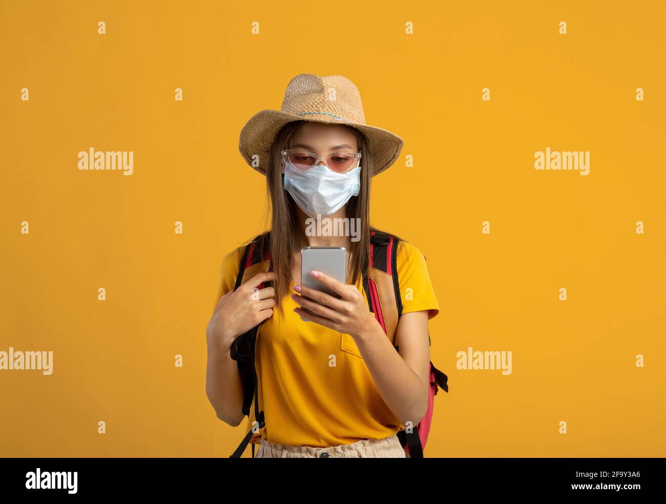 Eyewear female hi-res stock photography and images - Alamy