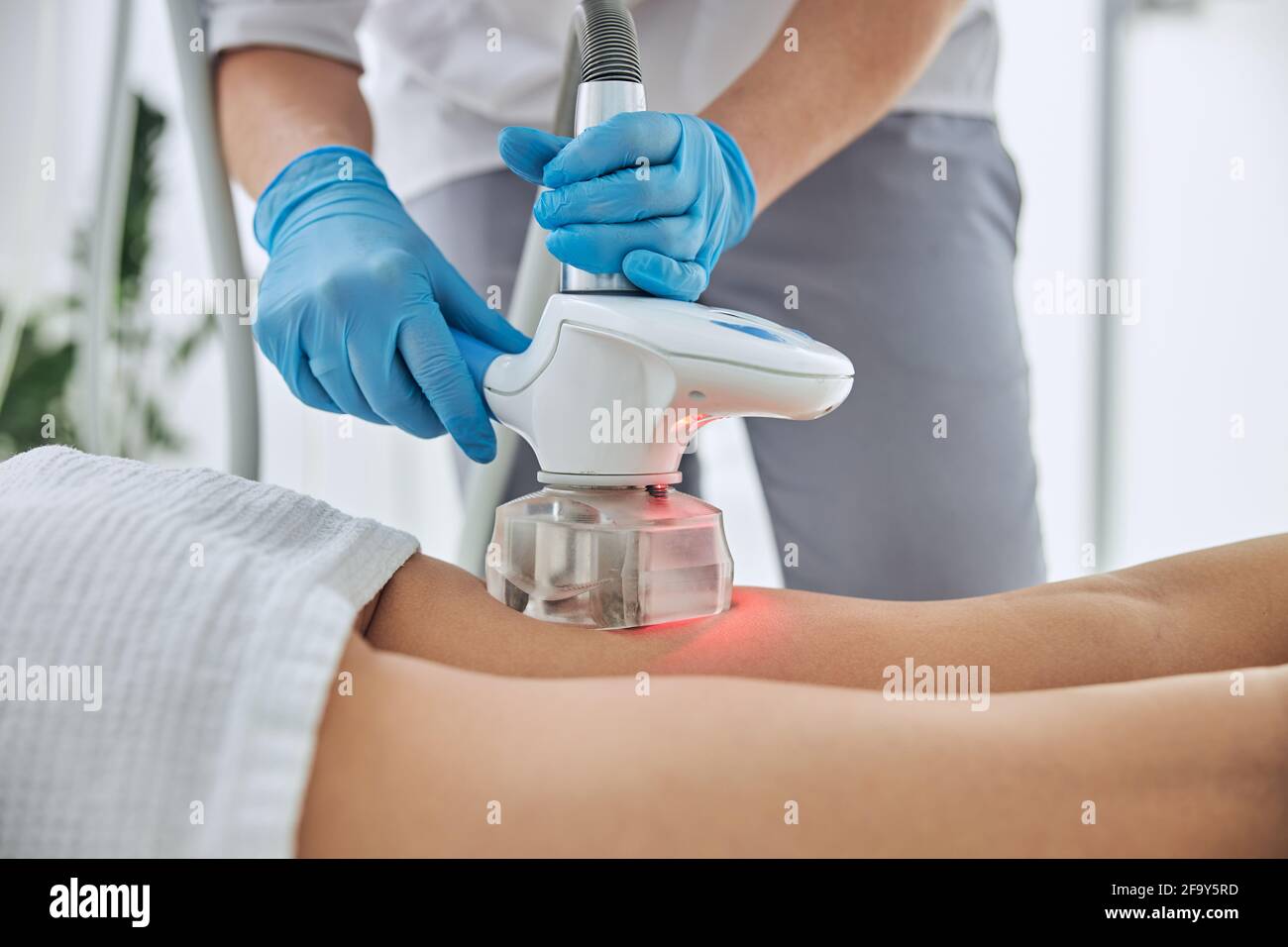 Ultrasonic cavitation device hi-res stock photography and images - Alamy