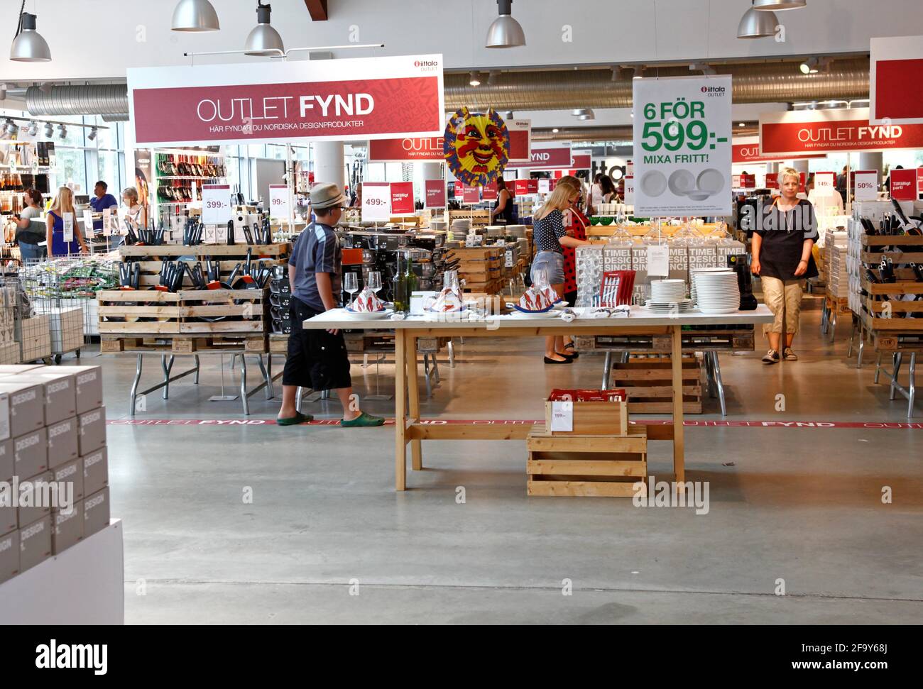 Outlet sales hi-res stock photography and images - Alamy
