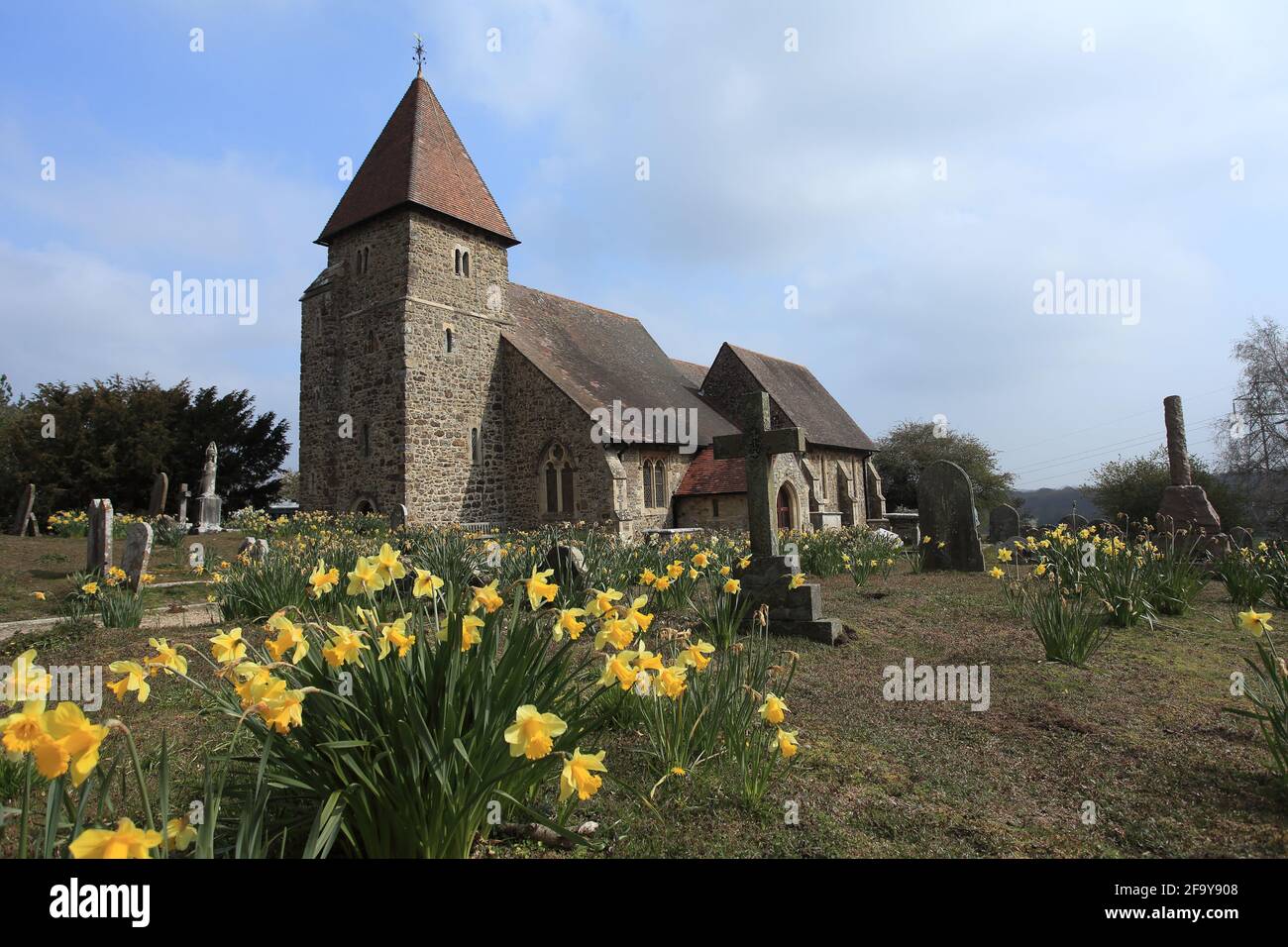 St Laurence's Church founded in Saxon Time and graveyard.  The current building still has its Norman tower, Gueslting, East Sussex, UK Stock Photo