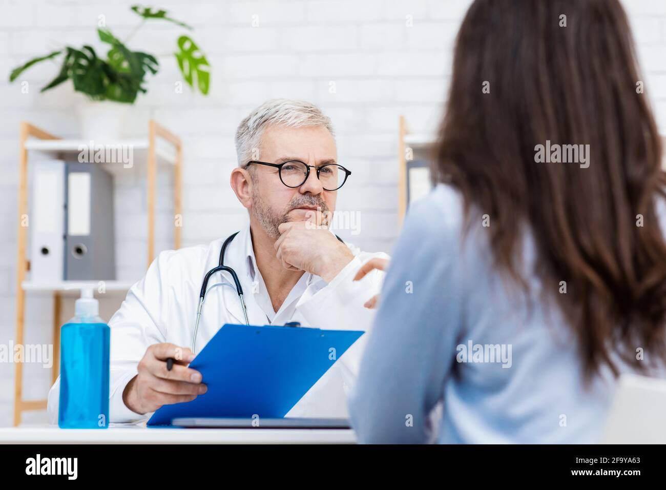 Consult patient in private hospital, diagnostics and medical exam Stock Photo