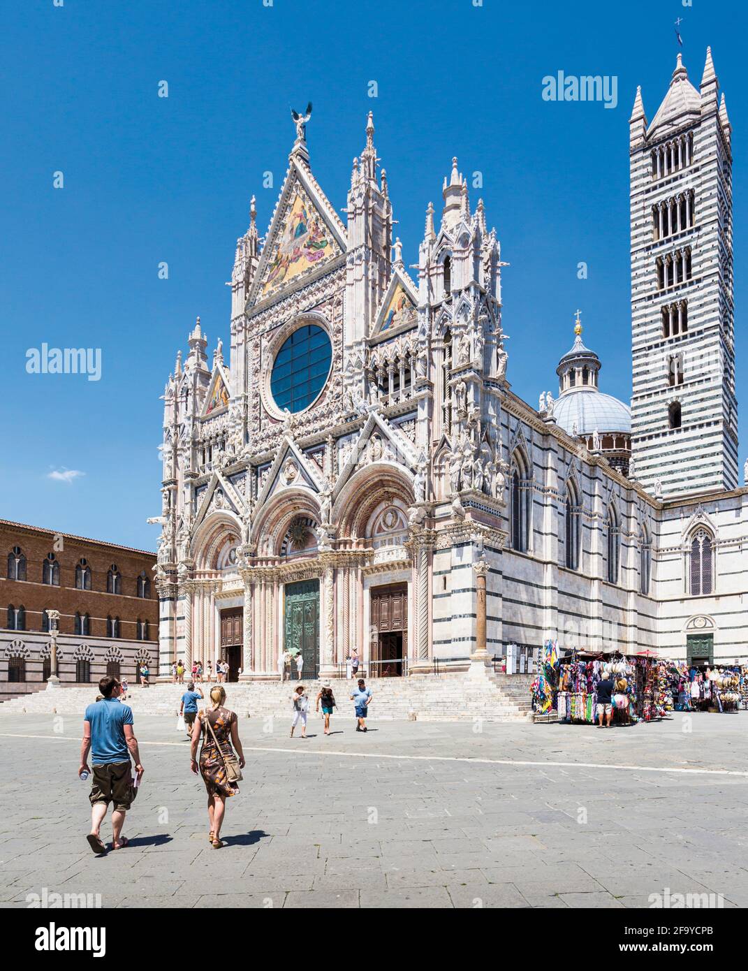 Siena, Siena Province, Tuscany, Italy.  The duomo, or cathedral.  Full name: Cattedrale Metropolitana di Santa Maria Assunta, or Metropolitan Cathedra Stock Photo
