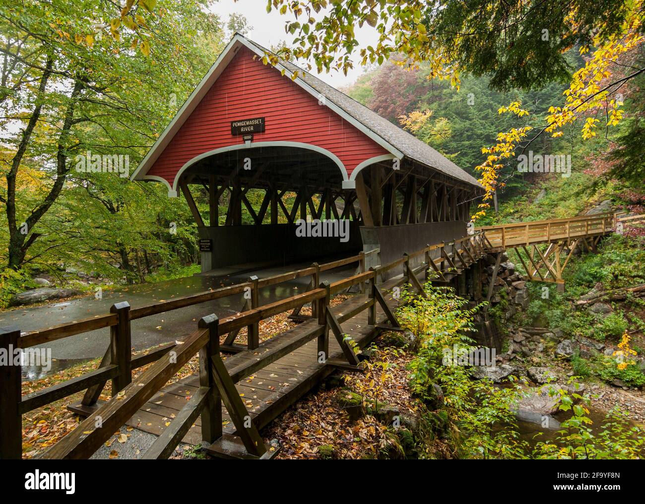 Flume Covered Bridge, over the Pemigewasset River, close to Flume Gorge in Franconia Notch State Park, New Hampshire, USA Stock Photo