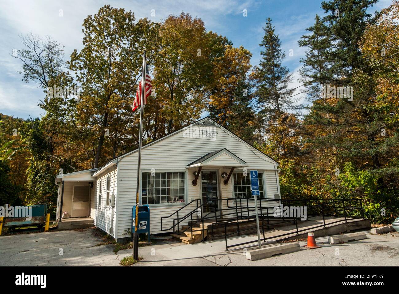 The US Post Office in Warren, Vermont, USA with the stars and stripes  on a flagpole outside. Stock Photo