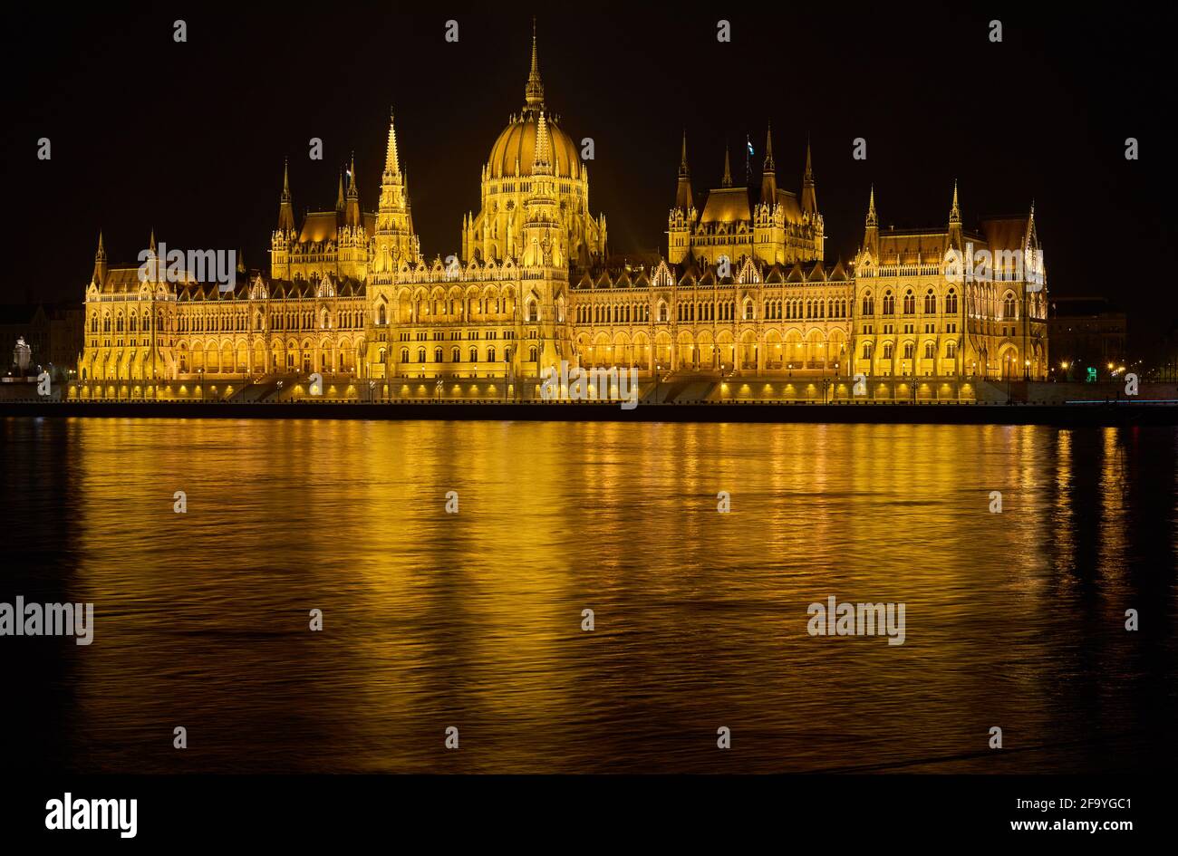 Night panorama parliament building hi-res stock photography and images ...