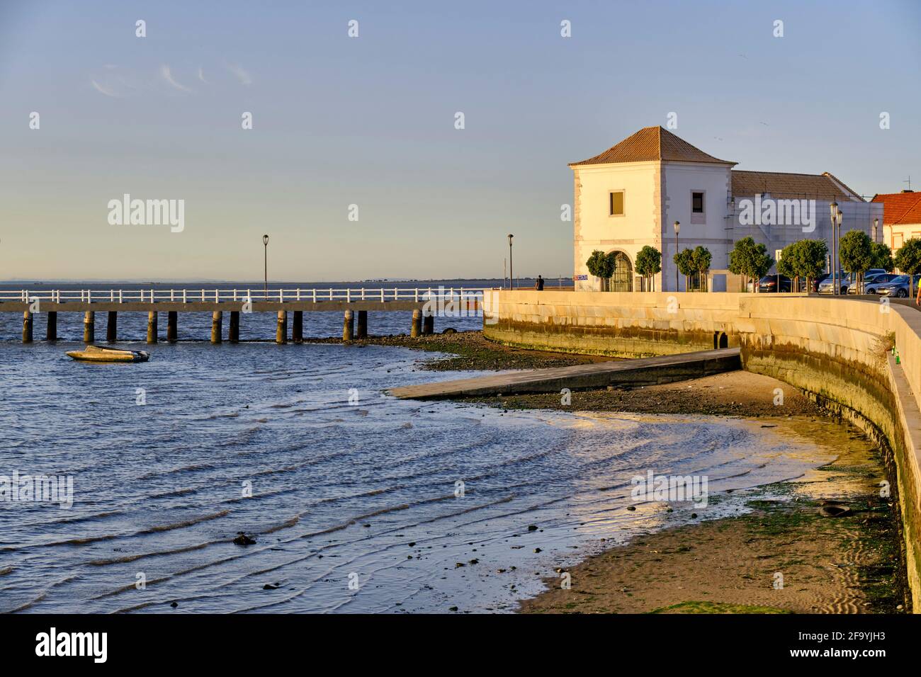 The traditional fishing village of Alcochete, spreading along the river