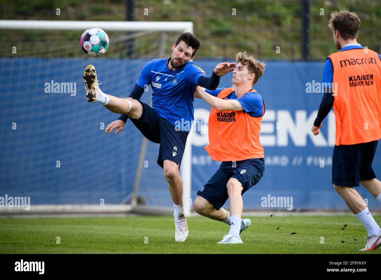 Jerome Gondorf (KSC) in a duels with Dominik Kother (KSC). GES / Football / 2. Bundesliga: Karlsruher SC - afterwithtags training, April 21, 2021 Football / Soccer: 2. Bundesliga: KSC Training, Karlsruhe, April 21, 2021 | usage worldwide Stock Photo