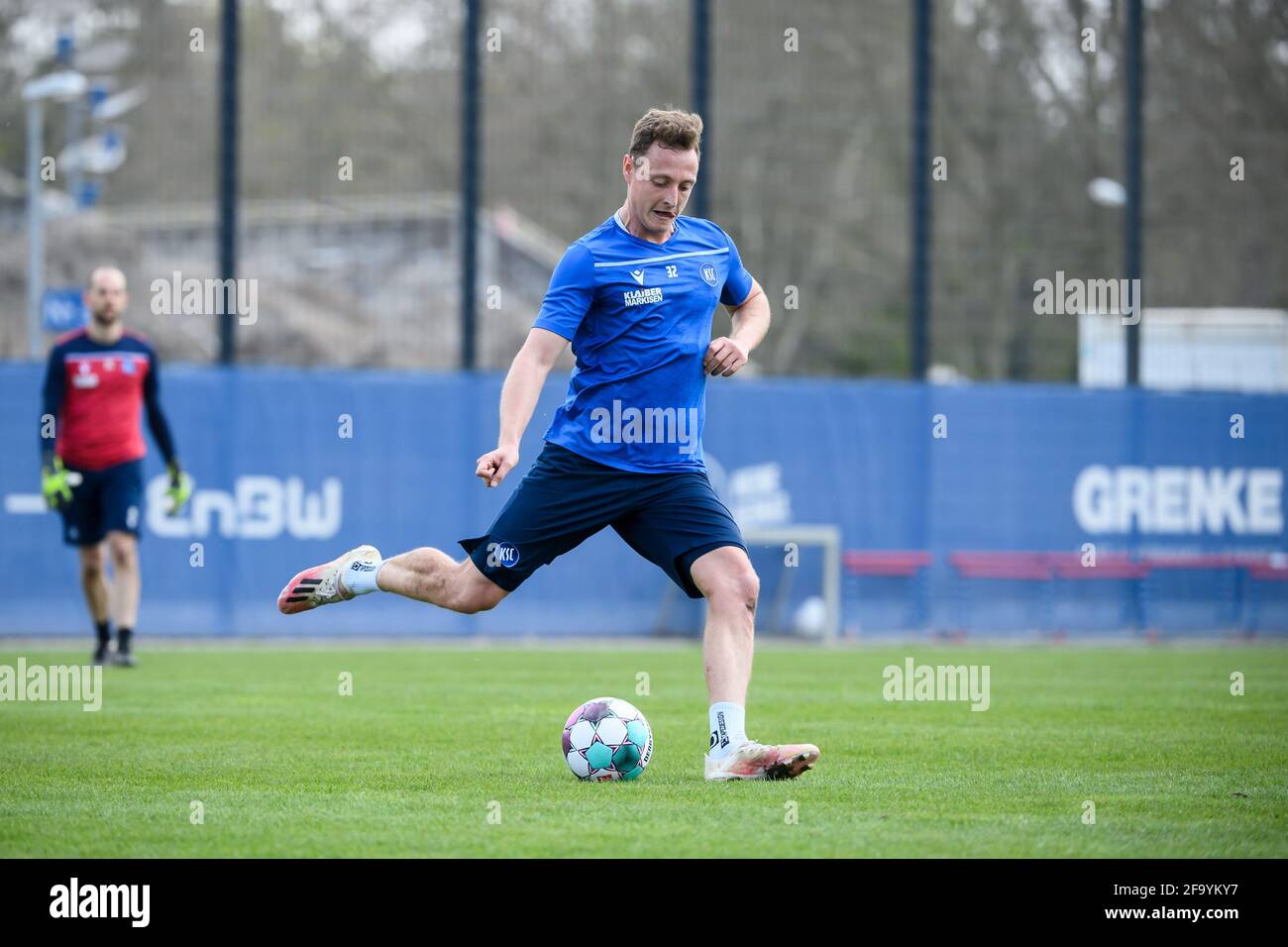Robin Bormuth (KSC) single action, cut out. GES / Football / 2. Bundesliga: Karlsruher SC - afterwithtags training, April 21, 2021 Football / Soccer: 2. Bundesliga: KSC Training, Karlsruhe, April 21, 2021 | usage worldwide Stock Photo