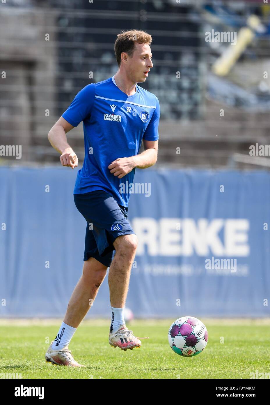 Karlsruhe, Deutschland. 21st Apr, 2021. Robin Bormuth (KSC) single action, cut out. GES/Football/2. Bundesliga: Karlsruher SC - afterwithtags training, April 21, 2021 Football/Soccer: 2. Bundesliga: KSC Training, Karlsruhe, April 21, 2021 | usage worldwide Credit: dpa/Alamy Live News Stock Photo